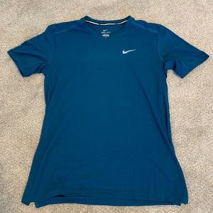 Men’s Nike Running shirt size medium w/ pocket